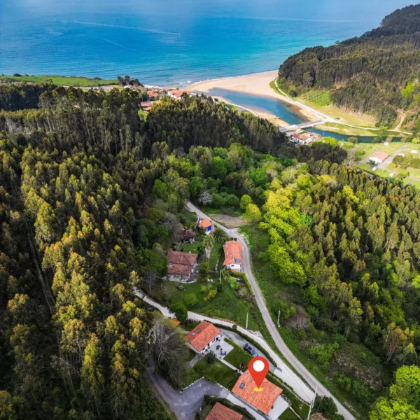 La casina de la Higuera y la playa de la Griega
